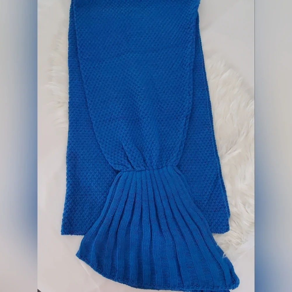 Cozy Knit Mermaid Tail Blanket For Adult Or Kid In Blue And Purple OS New